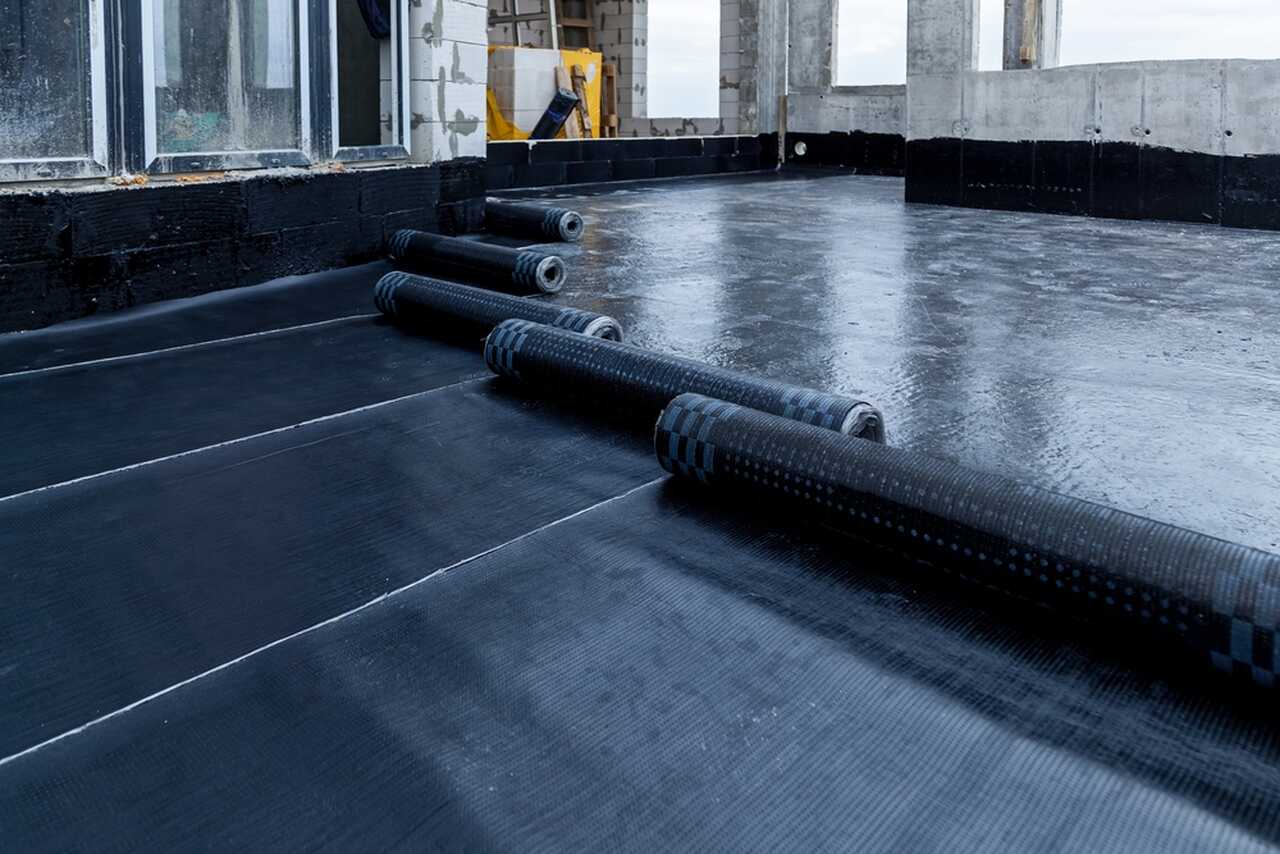 Waterproofing membrane installation on a flat roof